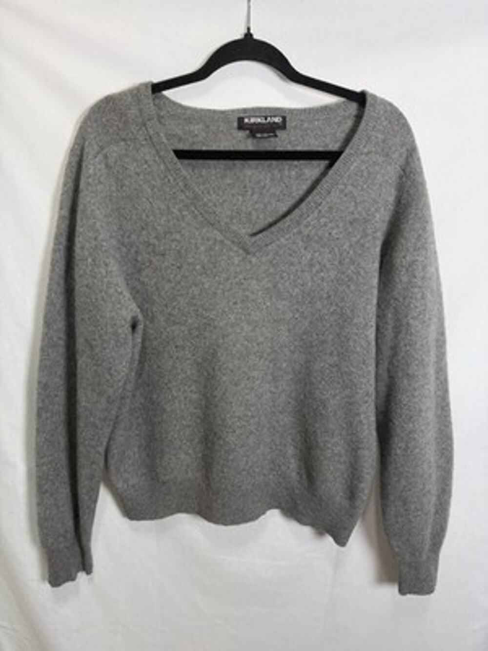 Kirkland Signature 100% Cashmere Grey Sweater Quiet Luxury Mens L V-Neck Read